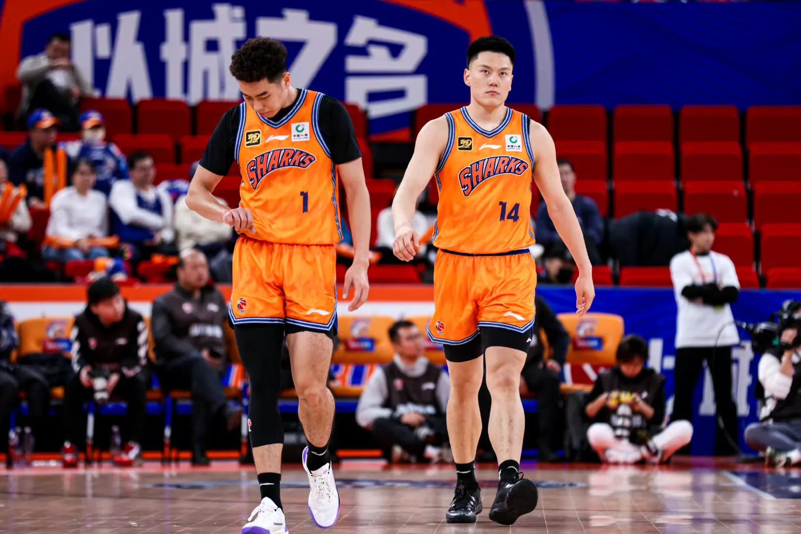 北京首钢不敌上海男篮,辽宁男篮稳坐榜首,全场震撼 北京首钢不敌上海男篮,辽宁男篮稳坐榜首,全场震撼