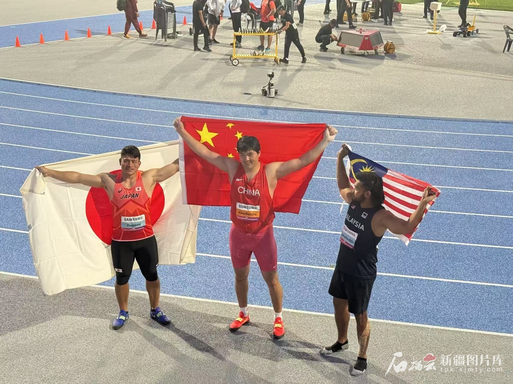 新疆队赢得关键胜利，积分直线上升，引发热议