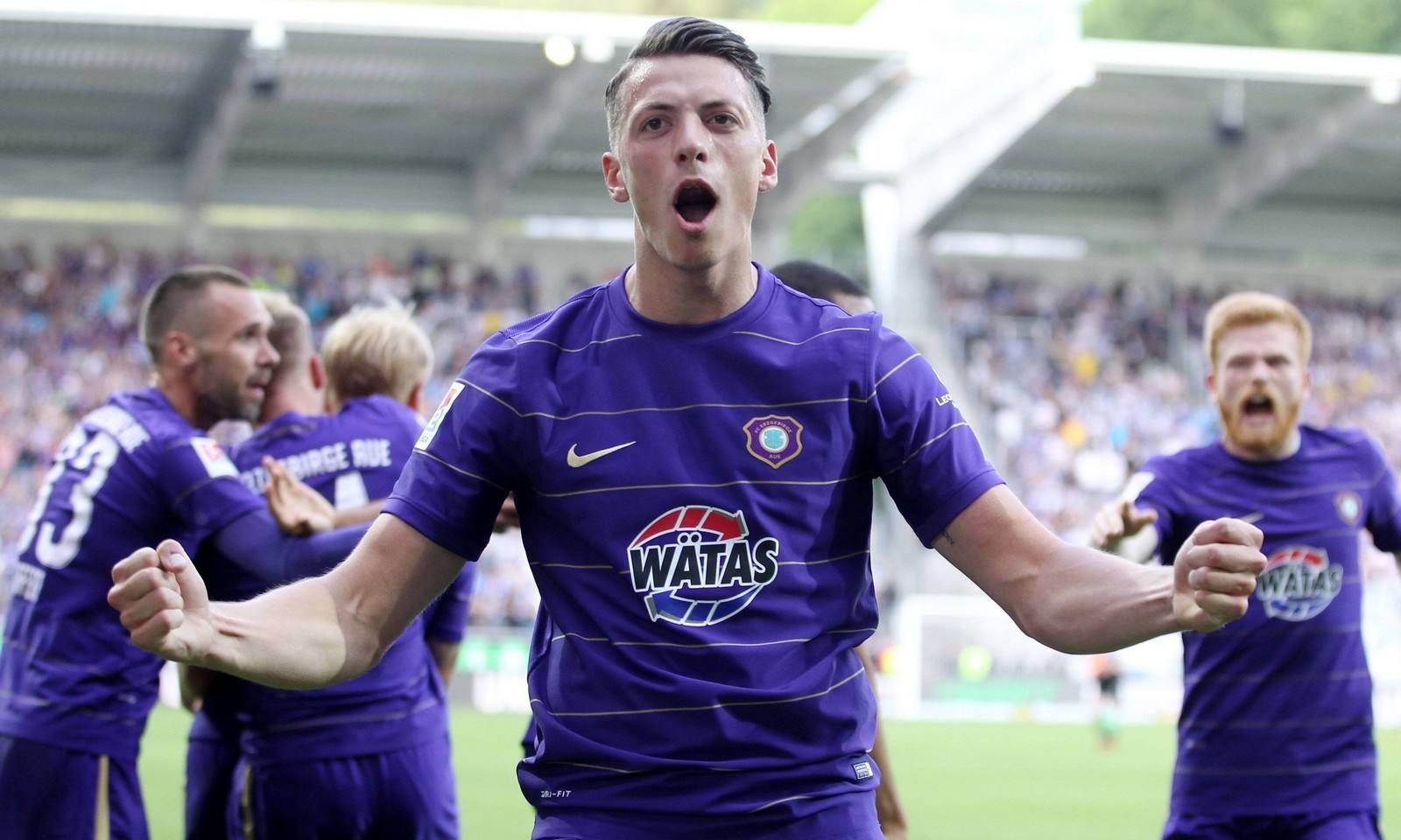 帕德博恩状态低迷，德甲梦碎，气势如虹的简单介绍