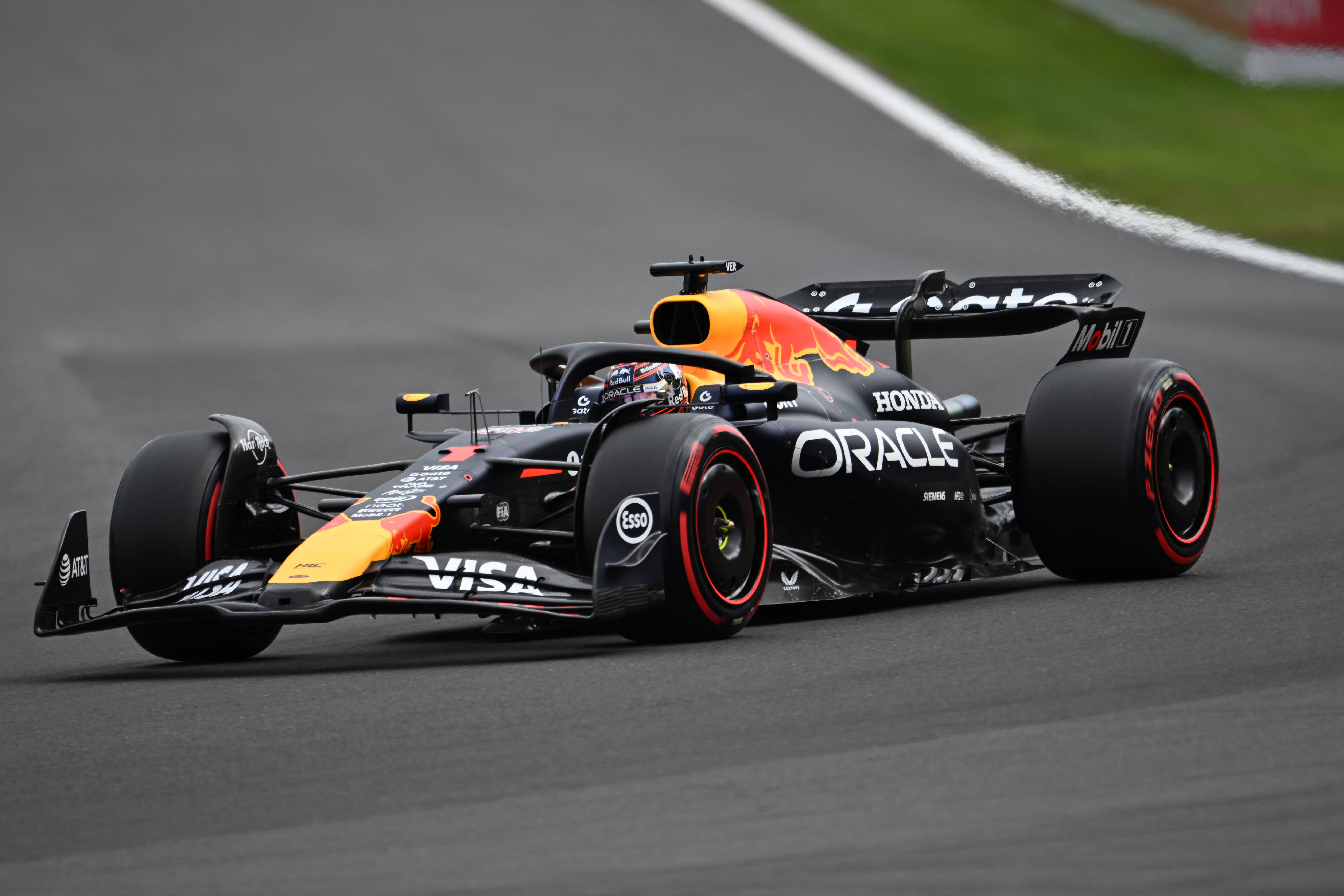 迈凯伦逆转阿斯顿马丁，勒克莱尔统治全场