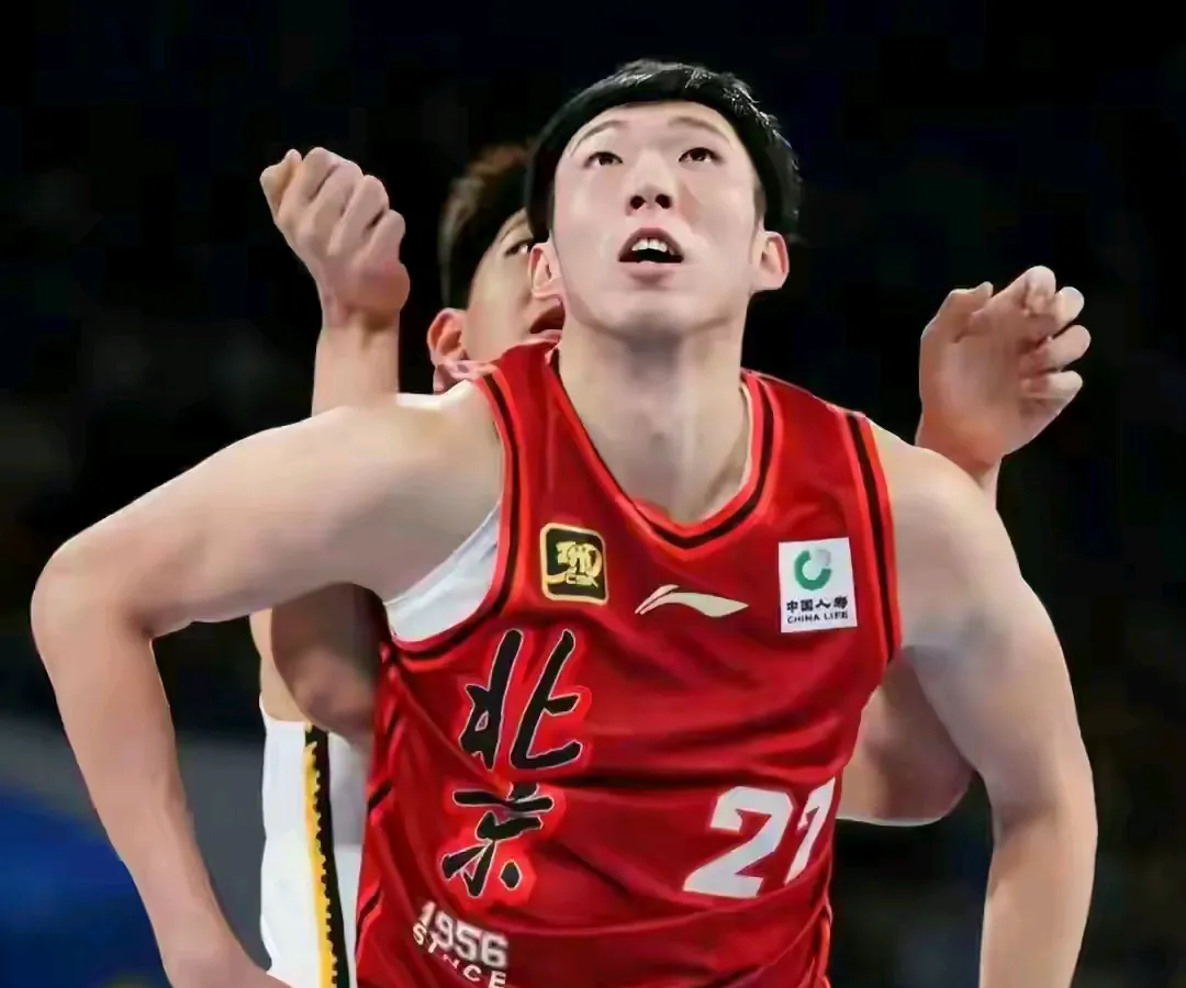 广州队横扫湖人,周琦扛起全队 广州队横扫湖人,周琦扛起全队