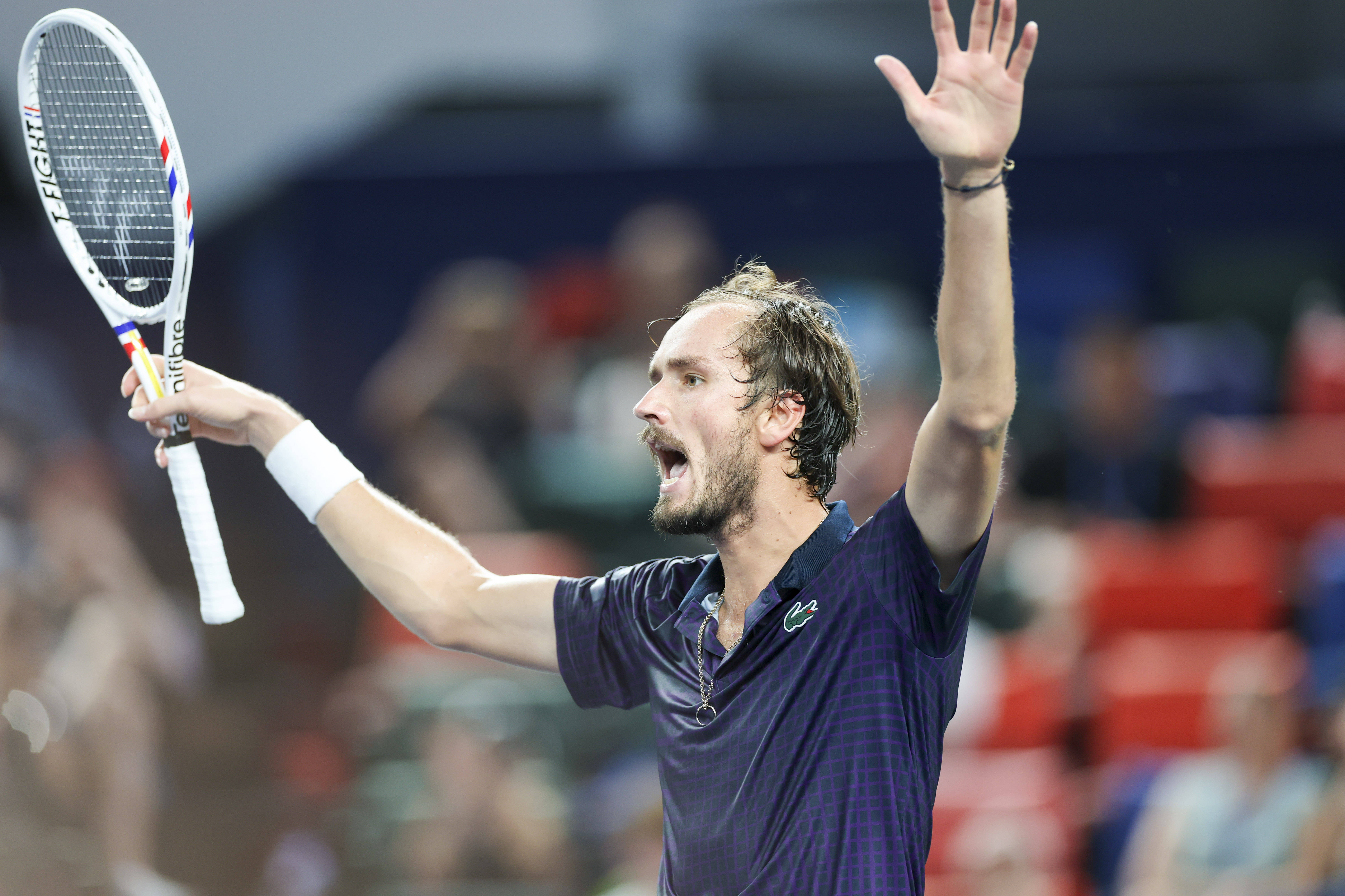 温网鏖战澳网，梅德韦杰夫扛起全队