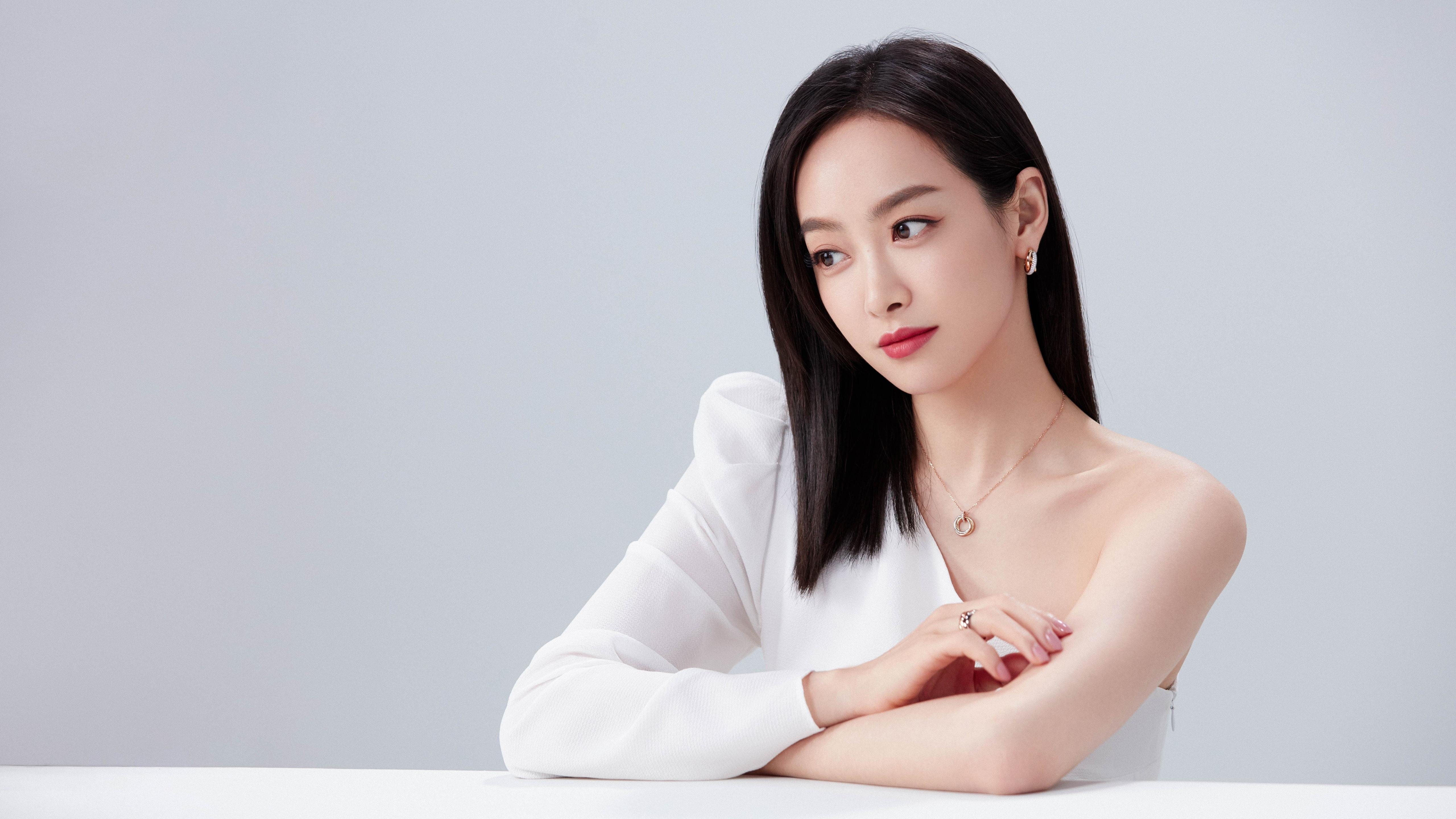 从蓝月到黄黑,当阿尔瓦雷斯点燃战场,多特蒙德的少年们正改写欧冠剧本